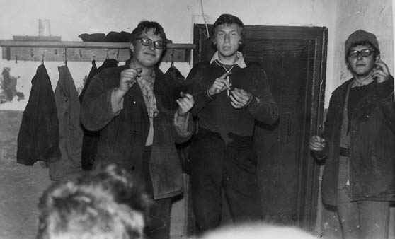 kar1.jpg (25837 bytes)